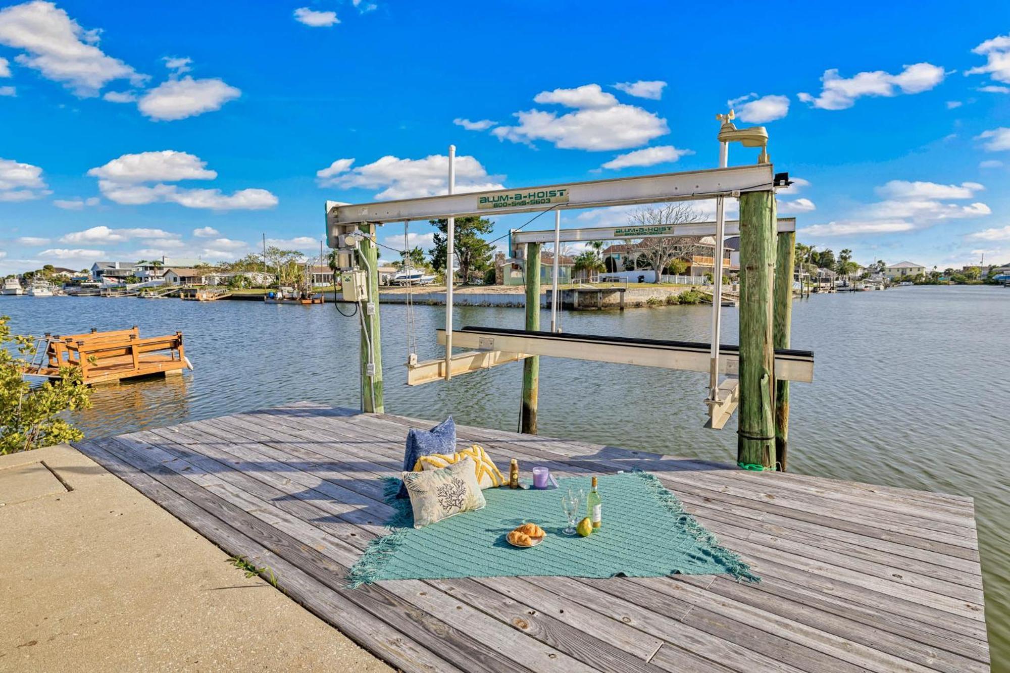 5 Bed3Bath Waterfront Pool Home With Full Gym, Office, And Heated Pool! Hernando Beach Exterior photo